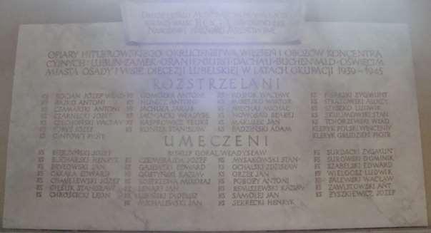 Tablica pamiątkowa rozstrzelanych i umęczonych księży przez Niemców (foto Henryk Kulik). 12.23. Lublin (RL), św.