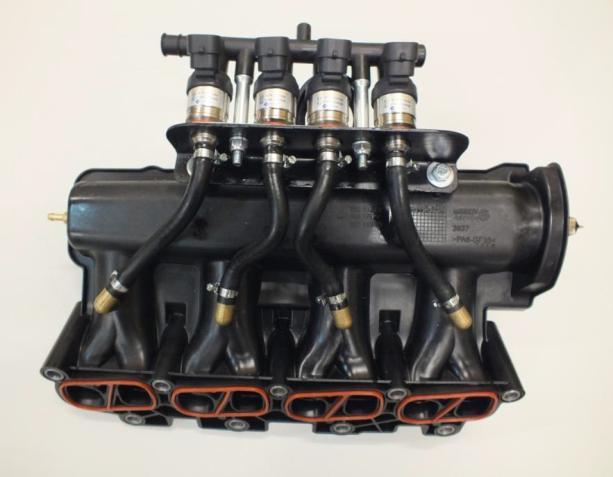 a) b) Fig. 1. Intake manifold engine Fiat 1.3 MJT with gas injectors: a) manifold before installation, b) manifold when mounted on the engine Rys. 1. Kolektor dolotowy silnika Fiat 1.