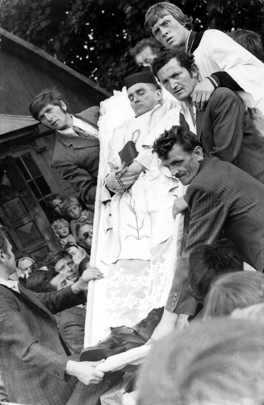 nia bezzwłocznie ją niszczono. W rezultacie zaledwie część operacji komórek D jest znana historykom, w wielu innych nie ma mowy o przypisaniu odpowiedzialności (np.