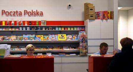 samochód niż w poprzedniej lokalizacji. [20] fot. P. Młynek Mamy siedem okienek, czyli więcej niż w poprzedniej siedzibie.
