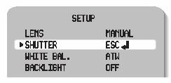 MANUAL: Obiektyw ustawiany ręcznie. 3. Naciśnij klawisz SETUP jeśli chcesz powrócić do poprzedniego menu. SHUTTER (Migawka) Sposób sterownia migawką może być ręczny lub automatyczny. 1.