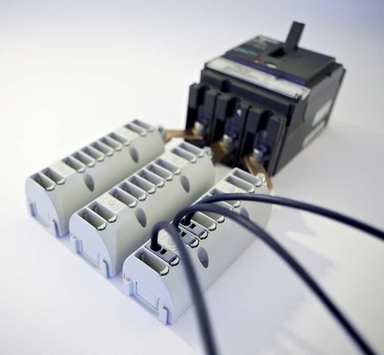 Przy pomocy systemu Toolless-Connection można w prosty sposób dokonać rozdziału mocy na mniejsze odbiory.