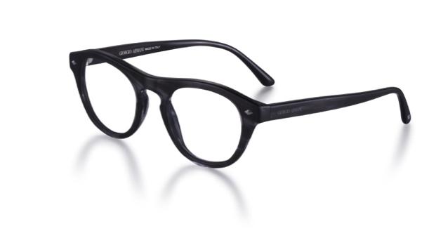 AR 7133 Te okulary o pękatej formie i profilu bold z klasycznym, zaokrąglonym mostkiem to przykład stylu metropolitan unisex.