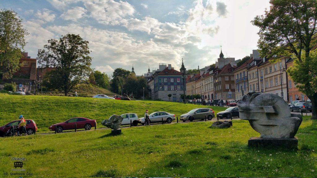 Jest to bardzo ciekawe miejsce, gdzie wieczorami urządzane są pokazy połączone z muzyką. Nowoczesny kompleks fontann daje niesamowity pokaz możliwości i współczesnej technologii.