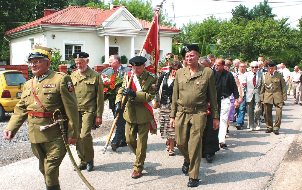 rocznica wybuchu Powstania Warszawskiego Roku szkolnego 2010/2011 T radycją naszej jest coroczna uroczysta inauguracja nowego roku szkolnego z udziałem władz, radnych, dyrektorów bielańskich placówek