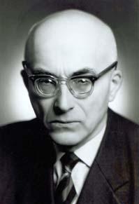 Od 1942 zatrudniony w GUM w Warszawie, prowadził wykłady na kursach wieczorowych i w Państwowej Szkole Elektrycznej.