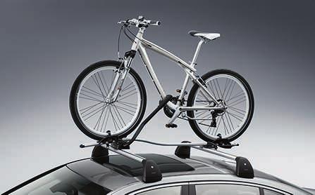 Tylny uchwyt rowerowy BMW pomieści dwa rowery (również typu e-bike), a w przypadku wybranych modeli dostępne jest oferowane osobno rozszerzenie do przewozu trzeciego