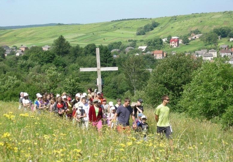 Procesja Bożego Ciała w Eupatorii Zdjęcia: Arch. OMI Eupatoria Czerwiec w naszej parafii był już miesiącem wakacyjnym, jednak nie oznacza to, że nic się nie działo.