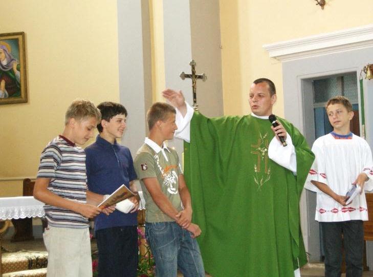 Przez dwa tygodnie, z przerwami, przebywał w naszym domu o. Bernard Felczykowski, który w tym czasie zajmował się remontem w Tywrowie. Odwiedzał nas także o. Radosław Zmitrowicz i o.