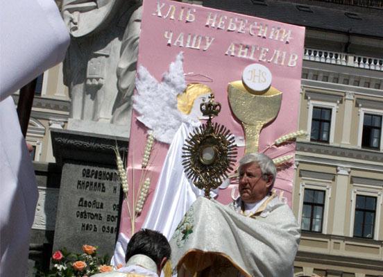 tarnopola. Ponieważ w połowie czerwca niektórzy z naszych domowników mieli wyjeżdżad na urlop, wspólnota kijowska spędziła jeden dzieo razem na zaprzyjaźnionej daczy. Pogoda dopisała... O.