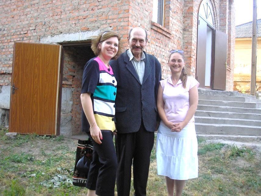 Oblackie wiadomości z Ukrainy Czerwiec 2010 8 Trzeciego czerwca o. Artur Stronczewski pojechał do Polski po krzewy ozdobne.
