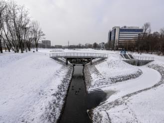 osób, wody 100-letniej ok. 360 tys. osób, wody 1000-letniej ok. 620 tys. osób Zagrożenia mniejszych cieków: Rzeka Długa (zagrożenie dla Białołęki) Potok Służewiecki - ok.