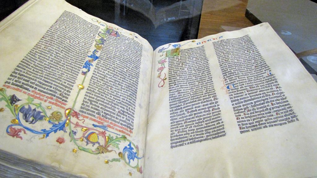 08 42-wierszowa Biblia Gutenberga (występuje też jako Biblia Mazarina ) 1452-55 r.