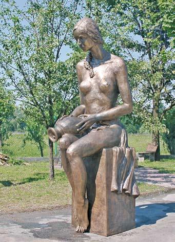 Kobieta z dzbanem patronką kurortowej fontanny Jeszcze w tym miesiącu okrągłą fontannę na Placu Dietla ozdobi rzeźba kobiety wykonana z brązu przez artystę rzeźbiarza Michała Batkiewicza absolwenta