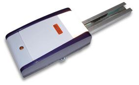 Zodiac 60 NAPĘD DO BRAM GARAŻOWYCH PATENT FAAC 3-krokowy system montażu szyny Standardowo wyposażony w kabel zasilający z wtyczką Przystosowany do lamp energooszczędnych Zintegrowana lampa