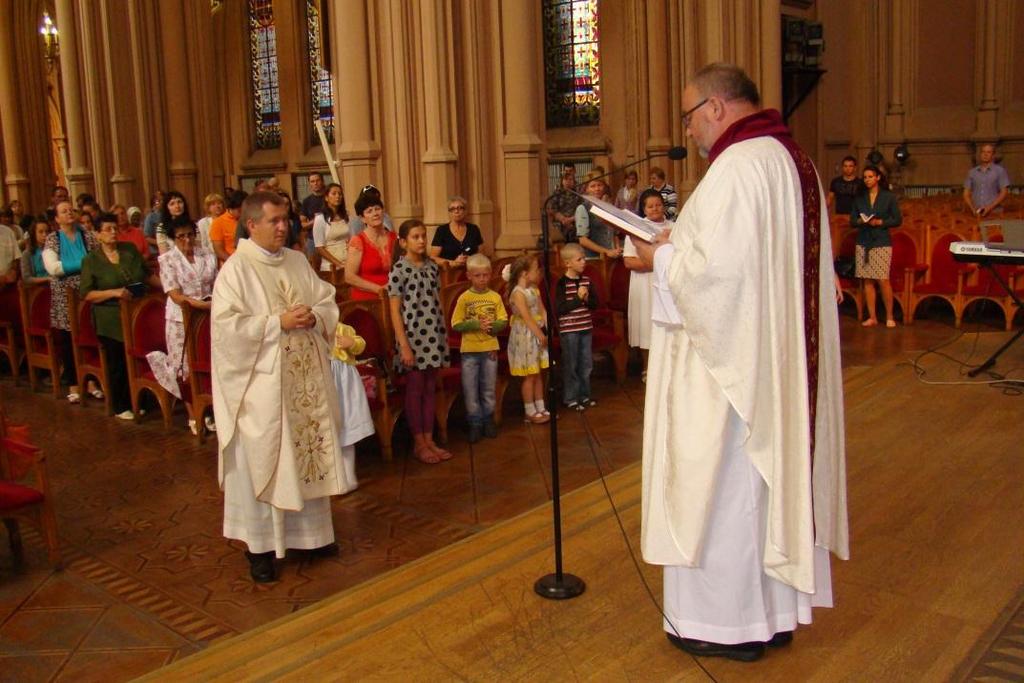 Oblackie wiadomości z Ukrainy Wrzesień 2012 4 Mater. Tego dnia pożegnaliśmy także s. Lucynę Grząśko, która ofiarnie pracowała w naszej parafii, a odtąd będzie posługiwać na placówce w Boryspolu.