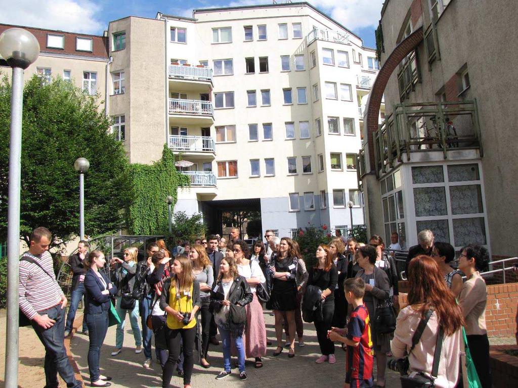 W drugiej części dnia przyszedł czas na zajęcia praktyczne. Zwiedzanie rozpoczęliśmy od kwartałów XIX-wiecznych, gdzie pierwsze skrzypce w rewitalizacji grają Szczecińskie TBS y.