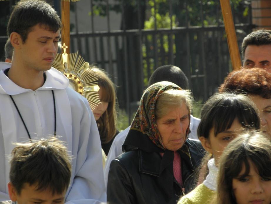 4 4 października odbyło się oficjalne wprowadzenie na urząd nowego proboszcza o. Bernarda Felczykowskiego. Z tej racji przyjechał do nas o. Kazimierz OFMCap, dziekan z Dniepropietrowska.