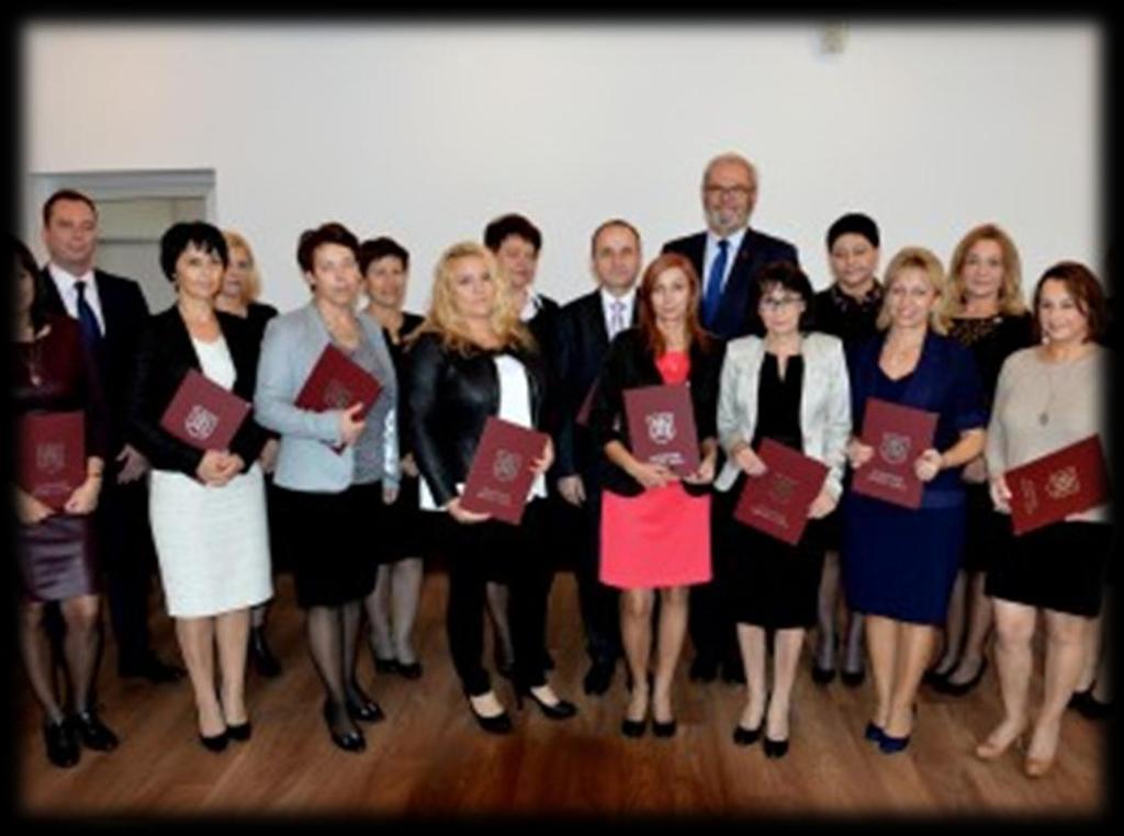 Spotkania i wydarzenia 13 października - piętnastu nauczycieli szkół i przedszkoli odebrało nagrody Burmistrza Miasta Jasła.