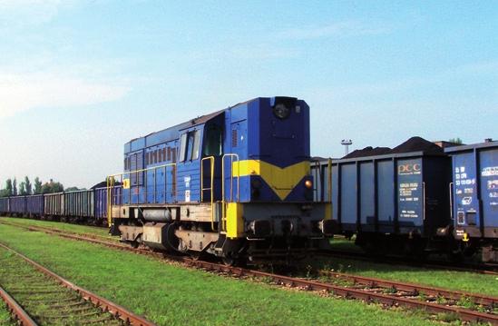 18, 1983/1984 7, 1984/1985 4, 1985/1986 10, 1987 r. 12,1988 r. 8 i w 1989 r. 14 lokomotyw. Największymi odbiorcami tych lokomotyw był ZTKiGK Rybnik (obecnie PTKiGK S.A. Rybnik), Fot. 4. Lokomotywa T448P-137 na terenie zakładu PTKiGK w Rybniku Boguszowicach (21.