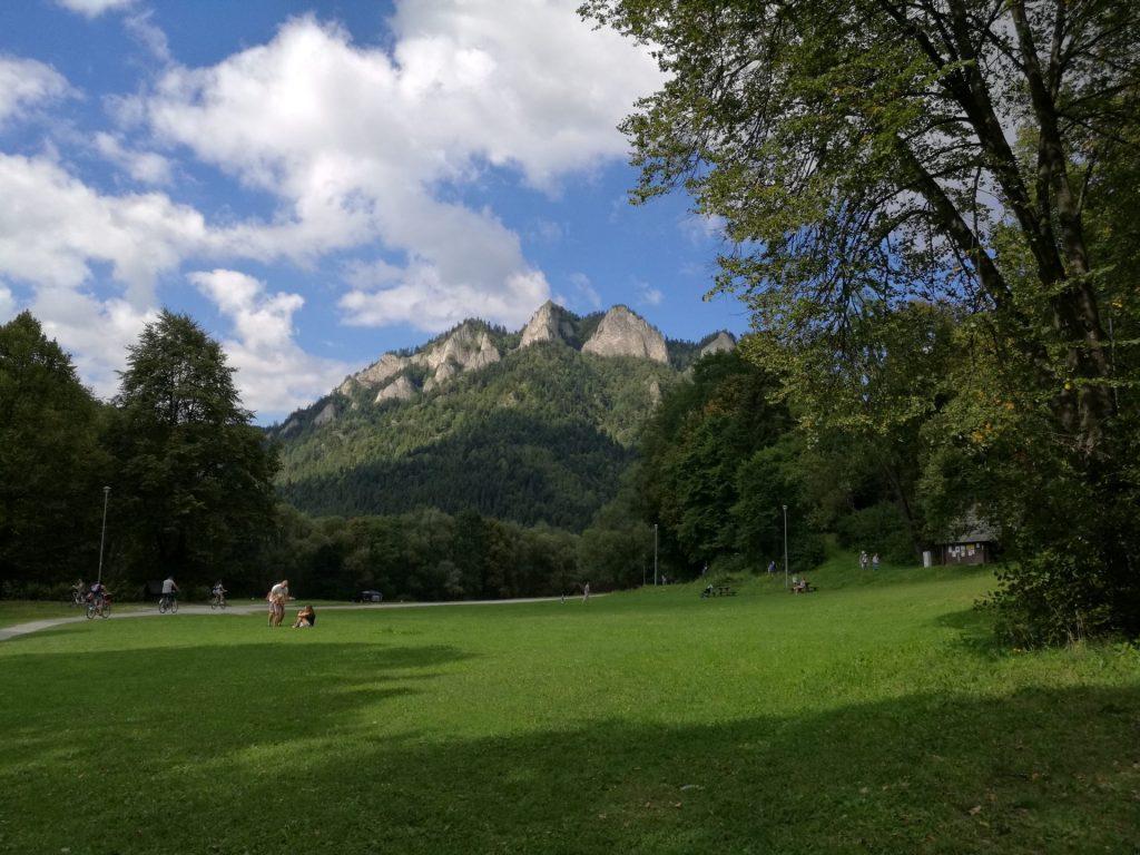 Samym Czerwonym Klasztorem zajmiemy się w innym wpisie, a my