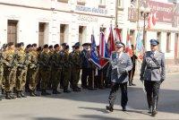 Następnie wręczono akty mianowania na kolejne stopnie z okazji Święta Policji. W całym garnizonie mazowieckim Komendant Wojewódzki Policji zs. w Radomiu awansował 1486 policjantów.