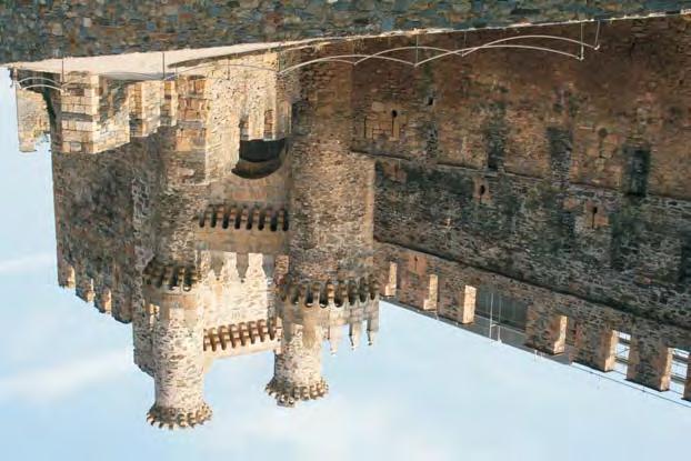 Dziedzictwo przeszłości Astorga pałac biskupi dzieło Gaudiego Zamek templariuszy w Ponferrada Cebreiro kościół ze św.
