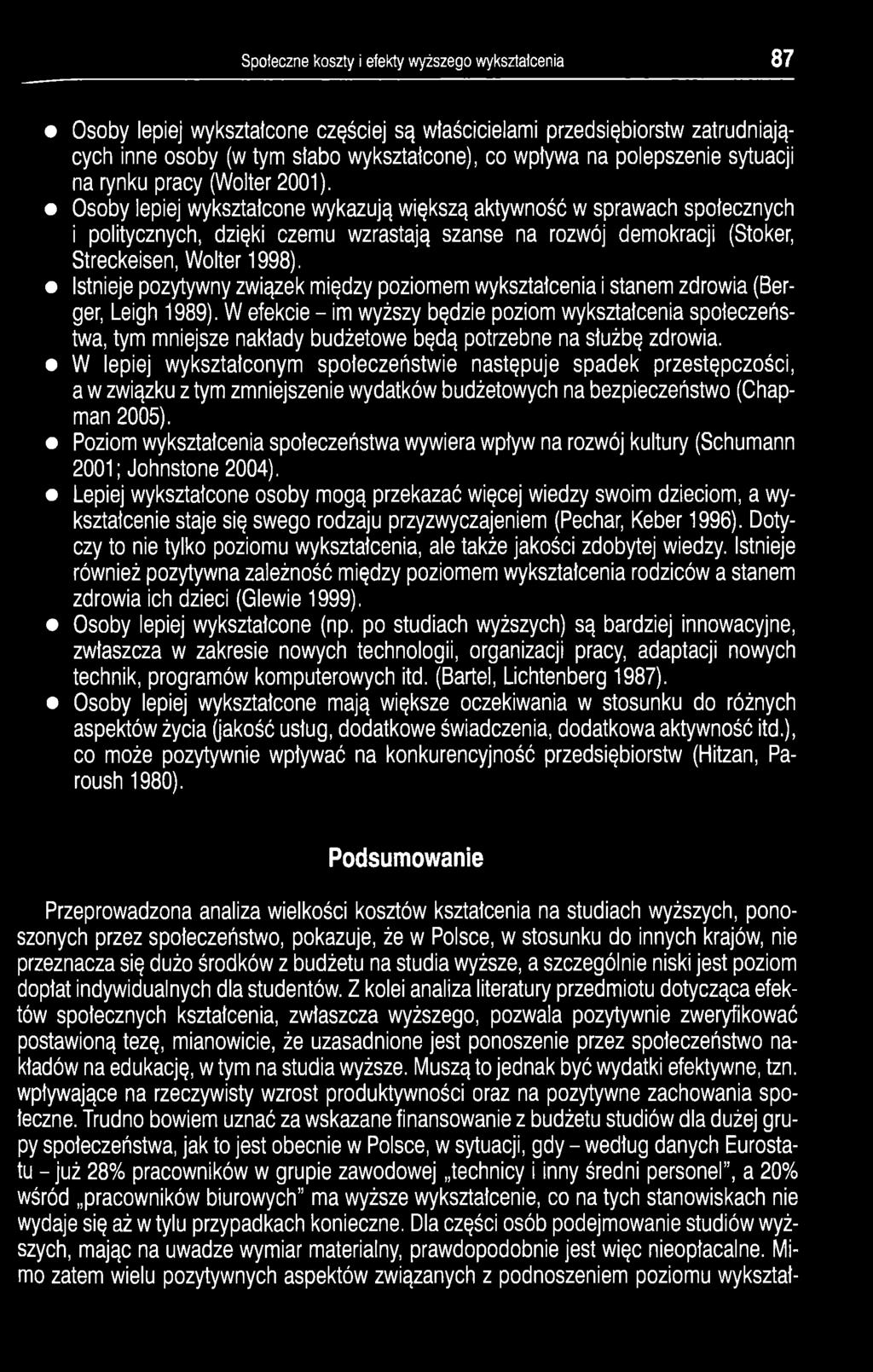 Osoby lepiej wykształcone wykazują większą aktywność w sprawach społecznych i politycznych, dzięki czemu wzrastają szanse na rozwój demokracji (Stoker, Streckeisen, Wolter 1998).