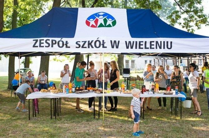 PIKNIK RODZINNY Dnia 15.09.2016r. w naszej szkole odbył się Piknik Rodzinny, którego celem było zintegrowanie uczniów z rodzicami oraz miłe spędzenie czasu.