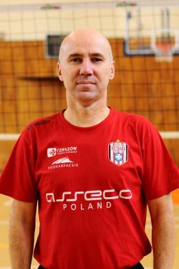 Artur Łoza Kwalifikacje zawodowe: Absolwent AWF w Krakowie. w 1988 roku Tytuł tytułem trenera II klasy piłki siatkowej.