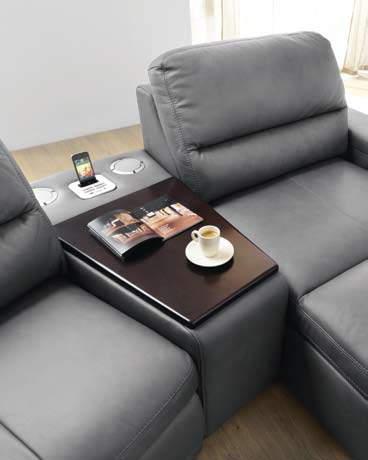 Zestawiając ze sobą bryły dostępne w ramach systemu modułowego Bono stworzysz mniejszą kanapę lub okazałą sofę narożną.