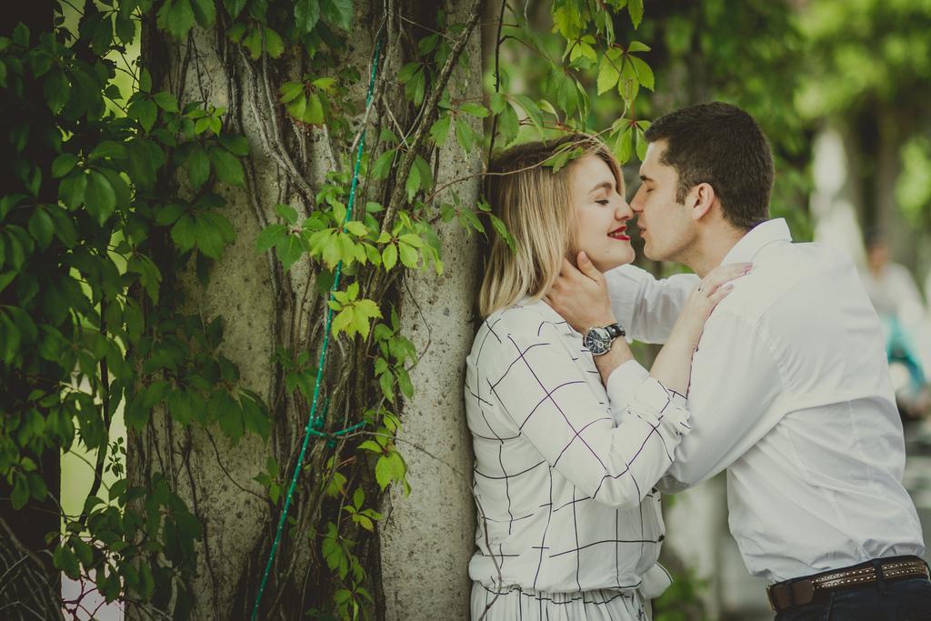 PAMIĄTKA Koszt podstawowej sesji zdjęciowej wynosi 500 zł. Spędzam z Wami cztery godziny. Czas trwania sesji można wydłużyć. Fotografie dostarczam w ciągu siedmiu dni roboczych.