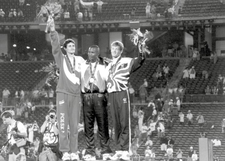 04. ZADANIE Jedynym złotym medalistą olimpijskim z regionu łódzkiego jest łyżwiarz szybki z miejscowości Domaniewice koło Łowicza Zbigniew Bródka. W 2014 r.