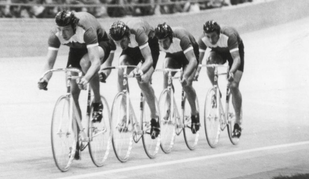 Starożytne i nowożytne igrzyska olimpijskie Igrzyska olimpijskie są najważniejszym sportowym wydarzeniem, odbywającym się co cztery lata.