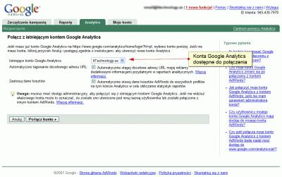 Przy łączeniu konta AdWords z kontem Google Analytics domyślnie mamy zaznaczone dwa pola: opcja automatycznego tagowania oraz importowania danych dotyczących kosztów.