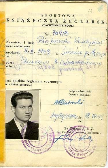 Strona tytułowa oryginalnej książeczki żeglarskiej z tamtych lat P ierwszy kurs w Janikowie na stopień żeglarza, w 1958 roku, prowadził kol. Śmierzchalski, sam posiadający już stopień sternika.