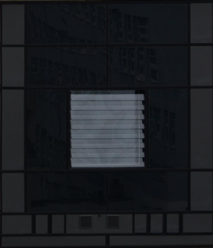 Warunki pracy paneli fotowoltaicznych wykonanych w systemie 171 da składa się z 8 paneli fotowoltaicznych ułożonych wokół centralnie położonego okna, jak widać na rysunku 1.