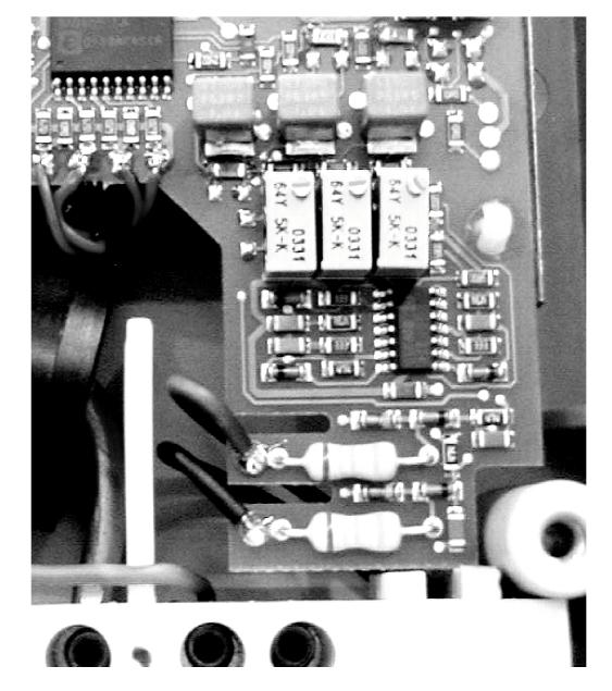 8. INSTRUKCJA KALIBRACJI LICZNIKÓW EA4-M Instrukcja obsługi elektronicznego wielotaryfowego Potencjometr nr 1 Potencjometr nr 2 Potencjometr nr 3 Rysunek nr 9 Umiejscowienie potencjometrów