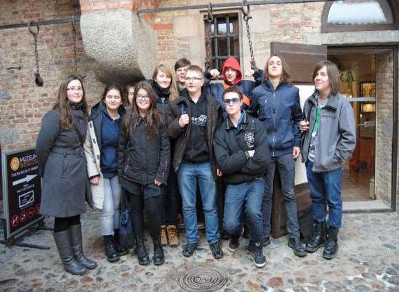 Uczestnicy wycieki do Muzeum Bursztynu w Gdańsku Miesiąc po zwiedzaniu muzeum, czyli dnia 26.04.2013 r., odbyło się w naszej szkole Święto Bursztynu.