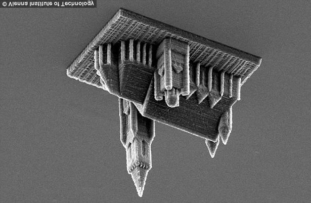 Na podstawie Microbial Cell Factories Nanomodelowanie Naukowcy z Uniwersytetu Technicznego w Wiedniu opracowali nowy rodzaj drukarki 3D, która potrafi tworzyæ z³o one struktury z nanometrow¹