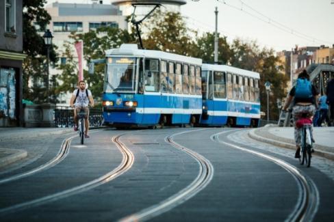 Stan techniczny torów tramwajowych 2016 70,6 22,46 7,0 2015 79,0 14,5 6,5 2014 77,3 16,4 6,3 2013 76,3 16,3 7,4 2012 76,3 17,2 6,6 2011 76,0 18,3 5,7 0,0 20,0 40,0 60,0 80,0