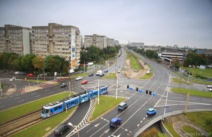 Liczba skrzyżowań z sygnalizacją świetlną zapewniającą priorytet dla ruchu tramwajowego 100 80 Liczba skrzyżowań z sygnalizacją świetlną zapewniającą priorytet dla ruchu tramwajowego 86 89 94 95 60