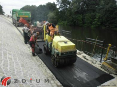 Udział w budżecie miasta nakładów na infrastrukturę transportową 60% 50% 56% Udział w budżecie