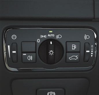 W trybie AUTO dostępne są następujące opcje: Układ oświetlenia automatycznie obsługuje przełączanie między światłami do jazdy dziennej a światłami mijania.