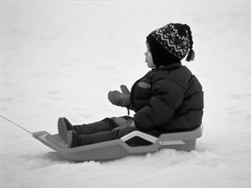 Fotografowanie szczególnych scenerii P Na śniegu (Śnieg) Umożliwia fotografowanie osób na tle śniegu w jasnych, naturalnych kolorach.