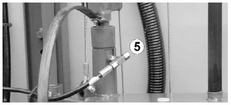 (3) Hydraulika-zawór dławikowy - składanie wysięgnika lewej belki polowej. (4) Hydraulika-zawór dławikowy - składanie wysięgnika prawej belki polowej.