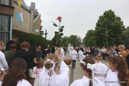 plac przy kościelny, gdzie przy 4 ołtarzu zostało