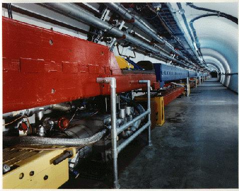 Akceleratory w Fermilab (USA) Akceleratory w głównym tunelu Tevatron i Main Ring (poprzednik Main