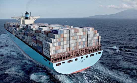 TSL biznes 9/2011 ków o łącznej pojemności przekraczającej 1,9 mln TEU. Wg szacunków Maersk Line, wszystkie kontenery należące do armatora ustawione jeden na drugim osiągnęłyby wysokość ok.