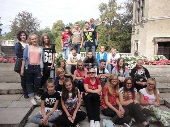 Bez tytułu GOŁUCHÓW s. 8 15 i 16 września 2015r. uczniowie klasy II gimnazjum spędzili na klasowej wycieczce w Gołuchowie. Postanowiliśmy przeprowadzić z nimi krótki wywiad o tym, jak tam było.